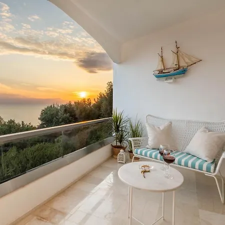 Lydia'S Luxury Apartment Loutraki  Exterior photo